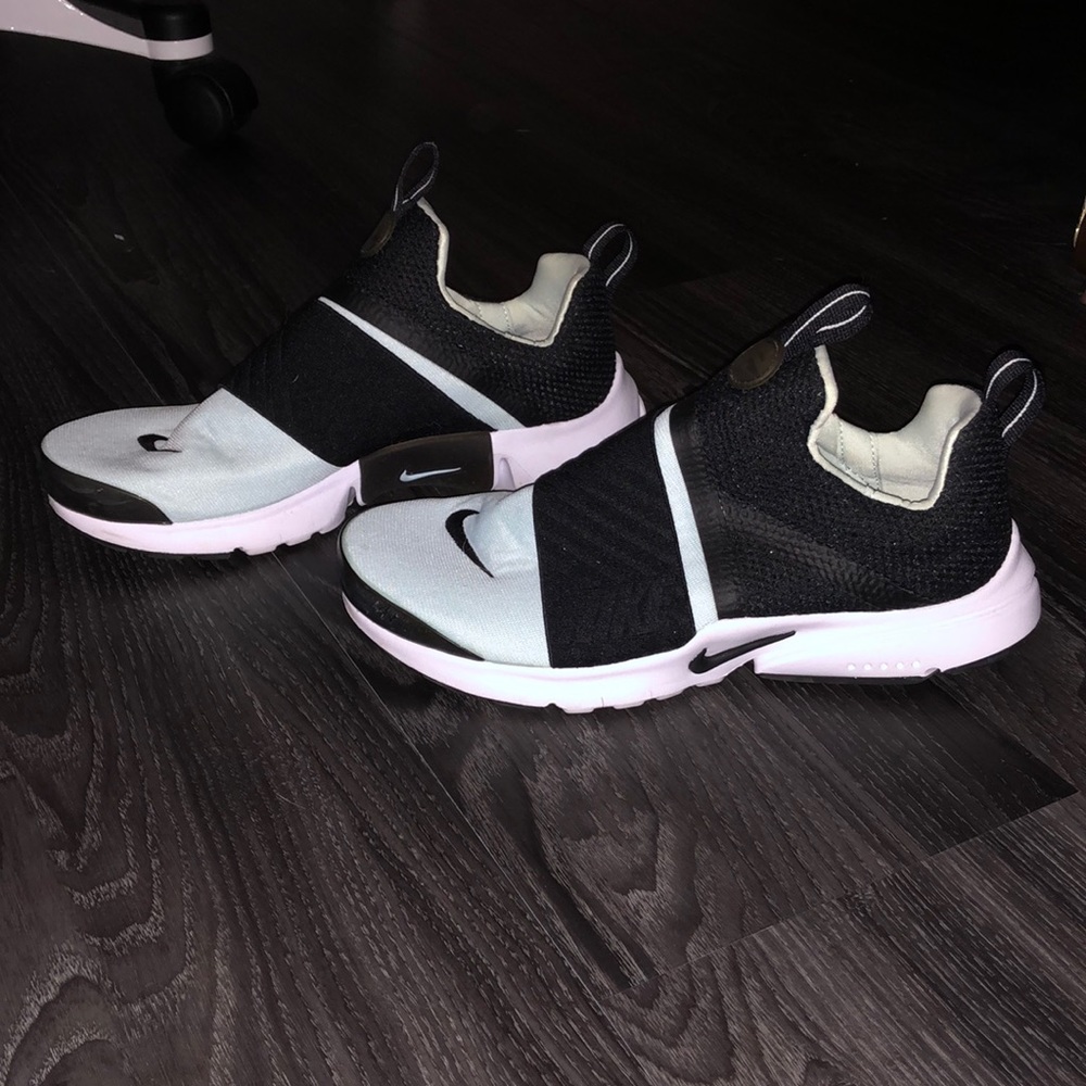 Women’s Nike sneakers